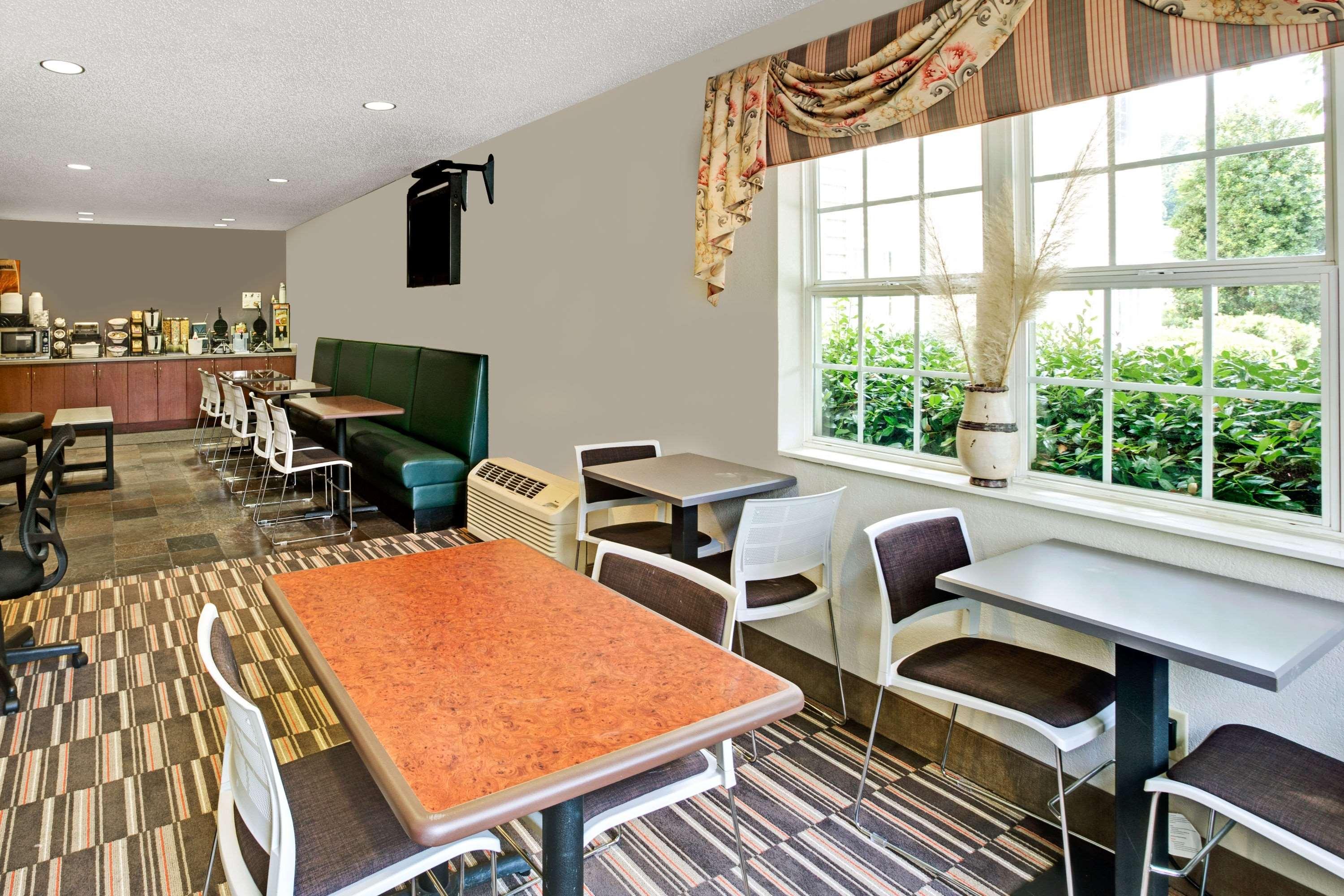 Microtel Inn & Suites By Wyndham Cherokee Exterior photo